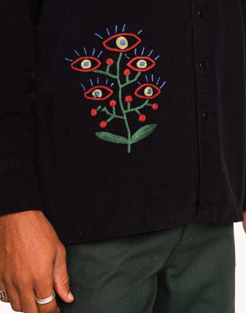 OLOW Decré Take Off Cord-Overshirt in Schwarz – Detailansicht der Blumenstickerei